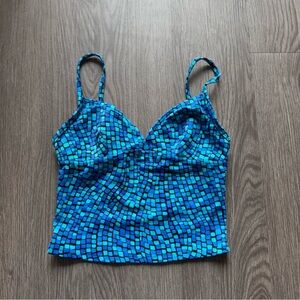 Geometric pattern tank top